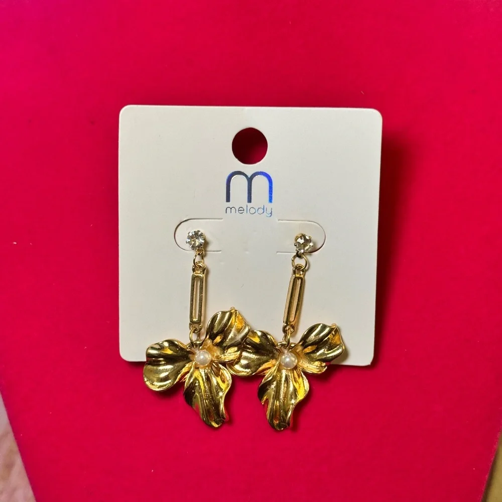 Melody Gold Flower Pearl Dangle Earrings - Picture 7 of 7